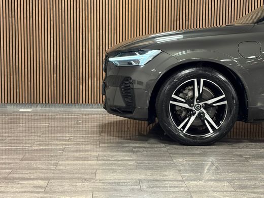 Volvo  XC60 T6 AWD Recharge R-Design Uniek! Pine Grey &eacute;n Facelift | Luchtvering | Trekhaak | 360&deg; Camera | St... ActivLease financial lease