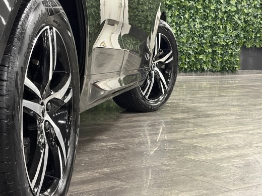 Volvo  XC60 T6 AWD Recharge R-Design Uniek! Pine Grey &eacute;n Facelift | Luchtvering | Trekhaak | 360&deg; Camera | St... ActivLease financial lease