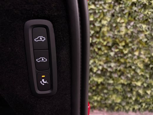 Volvo  XC90 T8 AWD Recharge Ultra Ultimate Dark Luchtvering | Trekhaak | All Season banden | 360&deg; Camera | He... ActivLease financial lease