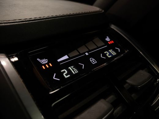 Volvo  XC90 T8 AWD Recharge Ultra Ultimate Dark Luchtvering | Trekhaak | All Season banden | 360&deg; Camera | He... ActivLease financial lease