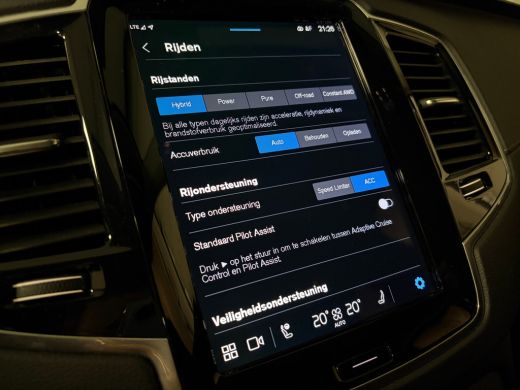 Volvo  XC90 T8 AWD Recharge Ultra Ultimate Dark Luchtvering | Trekhaak | All Season banden | 360&deg; Camera | He... ActivLease financial lease