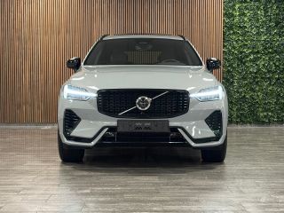 Volvo  XC60 T6 AWD Recharge Plus Dark 360&deg; Camera | Harman Kardon | All Season Banden | Adaptieve Cruise Cont...