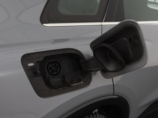 Audi Q4 e-tron 40 Launch edition Advanced 77 kWh | Warmtepomp | Adaptive cruise | Trekhaak | Camera | Stoelverwa... ActivLease financial lease