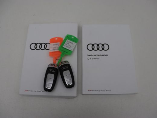 Audi Q4 e-tron 40 Launch edition Advanced 77 kWh | Warmtepomp | Adaptive cruise | Trekhaak | Camera | Stoelverwa... ActivLease financial lease