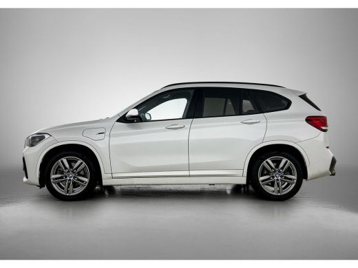 BMW X1 xDrive25e Exe PLUG-In M Sport Shadow TREKHAAK | 1/2 LEER | EL. ACHTERKLEP | 18"LM ActivLease financial lease