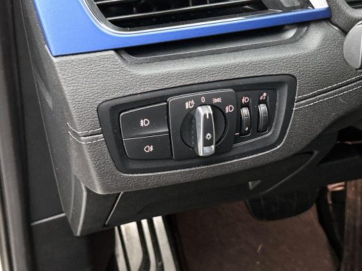 BMW X1 xDrive25e Exe PLUG-In M Sport Shadow TREKHAAK | 1/2 LEER | EL. ACHTERKLEP | 18"LM ActivLease financial lease