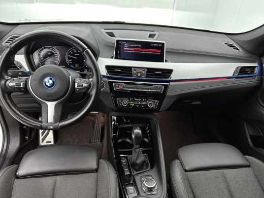 BMW X1 xDrive25e Exe PLUG-In M Sport Shadow TREKHAAK | 1/2 LEER | EL. ACHTERKLEP | 18"LM ActivLease financial lease
