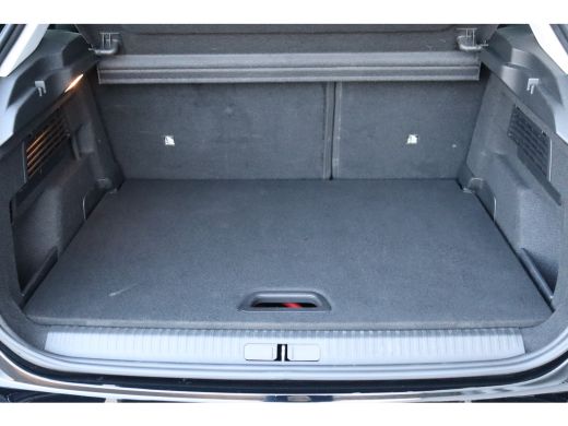 Citroën &euml;-C4 &Euml;-C4 50KWH 136PK FEEL PACK AUTOMAAT / NAVI / LEDER / CLIMA / LED / PDC / 18" LMV / CAMERA / BLUET... ActivLease financial lease