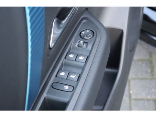 Citroën &euml;-C4 &Euml;-C4 50KWH 136PK FEEL PACK AUTOMAAT / NAVI / LEDER / CLIMA / LED / PDC / 18" LMV / CAMERA / BLUET... ActivLease financial lease