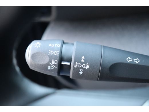 Citroën &euml;-C4 &Euml;-C4 50KWH 136PK FEEL PACK AUTOMAAT / NAVI / LEDER / CLIMA / LED / PDC / 18" LMV / CAMERA / BLUET... ActivLease financial lease