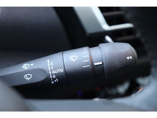 Citroën &euml;-C4 &Euml;-C4 50KWH 136PK FEEL PACK AUTOMAAT / NAVI / LEDER / CLIMA / LED / PDC / 18" LMV / CAMERA / BLUET... ActivLease financial lease