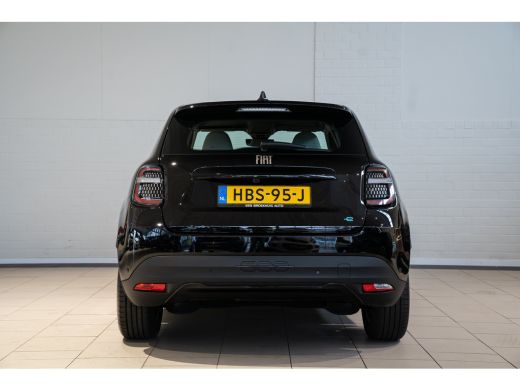 Fiat 600e Urban 54 kWh | Climate Controle | Keyless | Navigatie | Camera | Parkeersensoren | 17 Inch Lichtm... ActivLease financial lease