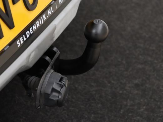 Kia Niro 1.6 GDi Hybrid ExecutiveLine | Schuifdak | Trekhaak | Adaptive cruise | Camera | Half leder | Nav... ActivLease financial lease