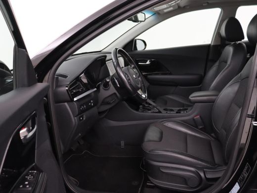 Kia Niro 1.6 GDi Hybrid ExecutiveLine | Schuifdak | Trekhaak | Adaptive cruise | Camera | Half leder | Nav... ActivLease financial lease