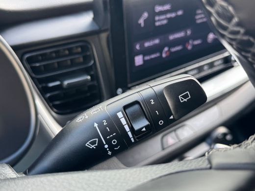 Kia Stonic 1.0 T-GDi MHEV DynamicLine 6-bak 112PK | Trekhaak | Luxe Stof | Glans Exterieur | Achteruitrijcam... ActivLease financial lease