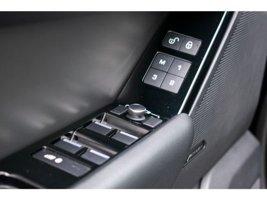 Land Rover Range Rover Velar 2.0 I4 AWD R-Dynamic SE Elek. pano dak 22" Leer Elek. stoelen ActivLease financial lease