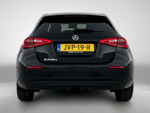 Mercedes-Benz A-Klasse 250 e Luxury Line CAMERA | CARPLAY | CRUISE | STOF-LEER ActivLease financial lease