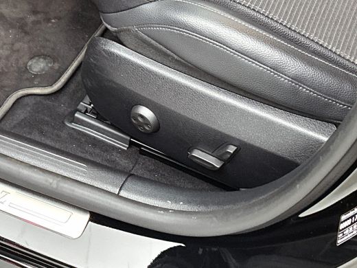 Mercedes-Benz C-Klasse Estate 300 e Luxury Line BLACK AD-CRUISE | SFEER | TREKHAAK ActivLease financial lease