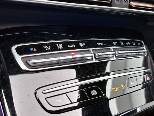 Mercedes-Benz EQC 400 4MATIC AMG Premium 80 kWh BLACK-LINE | TREKHAAK | SCHUIFDAK | EL. ACHTERKLEP ActivLease financial lease