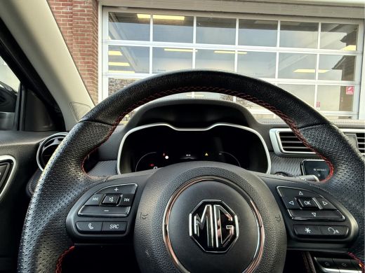 MG ZS EV EV Long Range Luxury 70 kWh SOH 92,4%, Panoramadak, Leer, 360 camera ActivLease financial lease