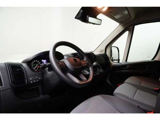 Peugeot Boxer 2.2 BlueHDi 140 S&S L3H2 3.5t | Adapt. Cruise | Camera | LED | Airco | Dodehoekbewaking | PDC ActivLease financial lease