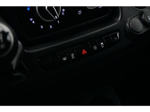 Peugeot Boxer 2.2 BlueHDi 140 S&S L3H2 3.5t | Adapt. Cruise | Camera | LED | Airco | Dodehoekbewaking | PDC ActivLease financial lease