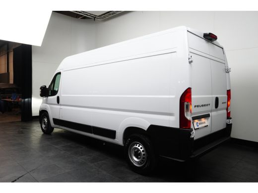 Peugeot Boxer 2.2 BlueHDi 140 S&S L3H2 3.5t | Adapt. Cruise | Camera | LED | Airco | Dodehoekbewaking | PDC ActivLease financial lease