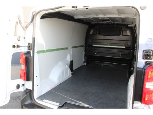 Peugeot Expert 2.0 BlueHDi 145 L3 | Navigatie | Camera | 3-Zits | Trekhaak | Keyless | Climate control | ActivLease financial lease