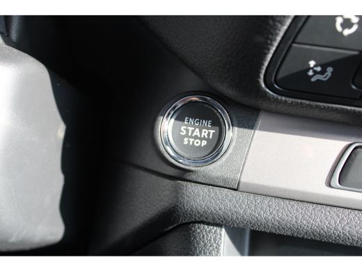 Peugeot Expert 2.0 BlueHDi 145 L3 | Navigatie | Camera | 3-Zits | Trekhaak | Keyless | Climate control | ActivLease financial lease