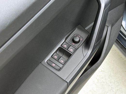 Seat Arona 1.0 EcoTSI Style Connect CARPLAY-NAV | CLIMA | PRIVACY-GLASS | 16"LMV ActivLease financial lease