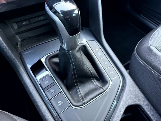 Volkswagen Tiguan 1.5 TSI R-Line Business+ 20''Lmv, Trekhaak, Stoelverwarming ActivLease financial lease