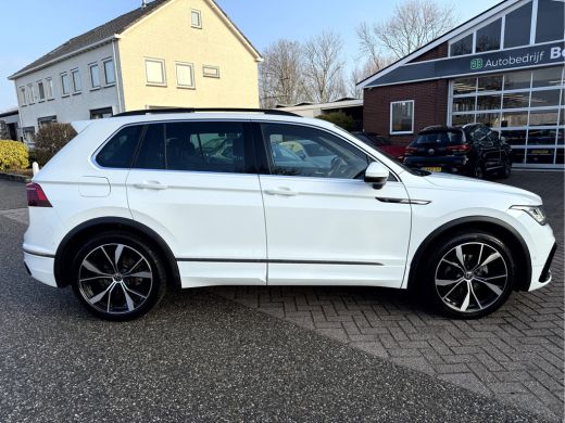 Volkswagen Tiguan 1.5 TSI R-Line Business+ 20''Lmv, Trekhaak, Stoelverwarming ActivLease financial lease