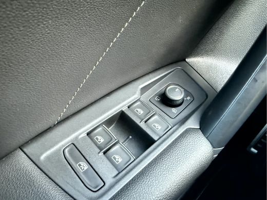 Volkswagen Tiguan 1.5 TSI R-Line Business+ 20''Lmv, Trekhaak, Stoelverwarming ActivLease financial lease