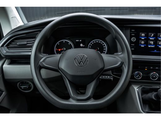 Volkswagen Transporter 2.0 TDI L2H3 | 150 PK | Trekhaak | Carplay | Navi | Cruise | Airco ActivLease financial lease
