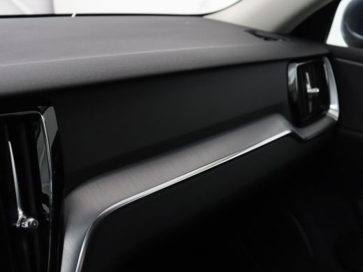 Volvo  V60 2.0 T6 Plug-in hybrid AWD Core Bright | Trekhaak | Achterbankverwarming | Adaptive cruise | Carpl... ActivLease financial lease