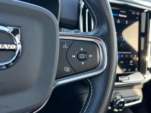 Volvo  XC40 Recharge P8 AWD R-Design | SoH 92% | Panoramadak | Trekhaak | Harman/Kardon | 360 Camera | ActivLease financial lease