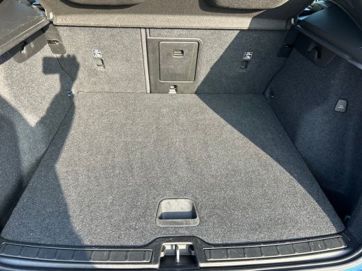 Volvo  XC40 Recharge P8 AWD R-Design | SoH 92% | Panoramadak | Trekhaak | Harman/Kardon | 360 Camera | ActivLease financial lease