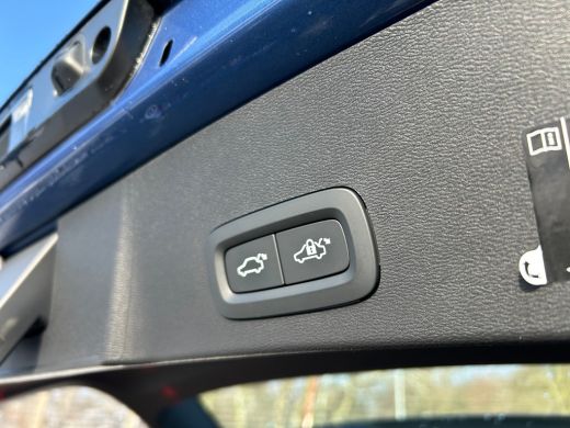 Volvo  XC40 Recharge P8 AWD R-Design | SoH 92% | Panoramadak | Trekhaak | Harman/Kardon | 360 Camera | ActivLease financial lease