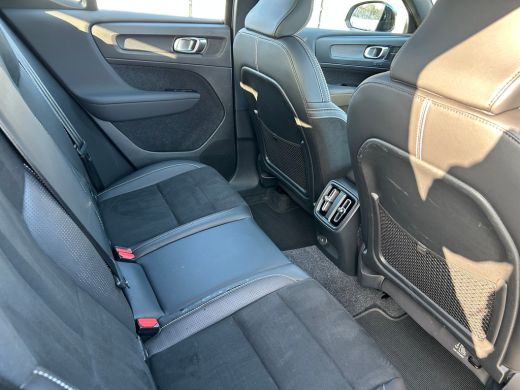 Volvo  XC40 Recharge P8 AWD R-Design | SoH 92% | Panoramadak | Trekhaak | Harman/Kardon | 360 Camera | ActivLease financial lease