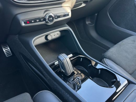 Volvo  XC40 Recharge P8 AWD R-Design | SoH 92% | Panoramadak | Trekhaak | Harman/Kardon | 360 Camera | ActivLease financial lease