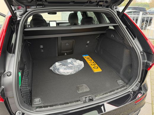 Volvo  XC60 2.0 T8 Plug-in hybrid AWD Plus Black Edition Pano-H&K-360 gr-Keyless-ACC ActivLease financial lease