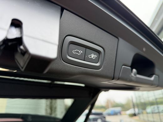 Volvo  XC60 2.0 T8 Plug-in hybrid AWD Plus Black Edition Pano-H&K-360 gr-Keyless-ACC ActivLease financial lease