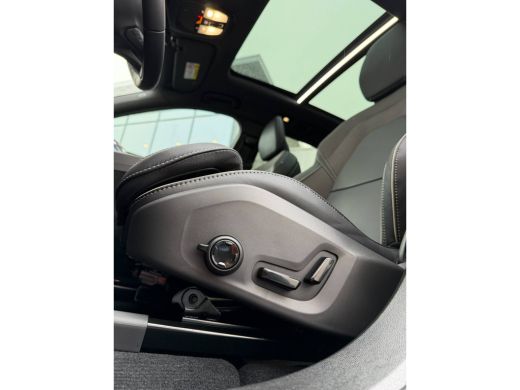 Volvo  XC60 2.0 T8 Plug-in hybrid AWD Plus Black Edition Pano-H&K-360 gr-Keyless-ACC ActivLease financial lease