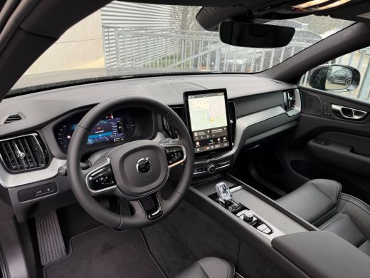 Volvo  XC60 2.0 T8 Plug-in hybrid AWD Plus Black Edition Pano-H&K-360 gr-Keyless-ACC ActivLease financial lease