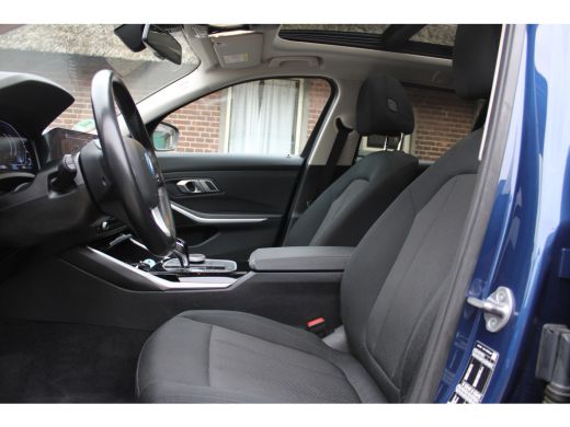 BMW 3 Serie Touring 330e Business Edition PHEV PANO GR NAVI VIRTUAL 58000KM!!! ActivLease financial lease