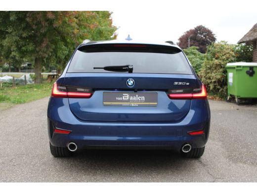 BMW 3 Serie Touring 330e Business Edition PHEV PANO GR NAVI VIRTUAL 58000KM!!! ActivLease financial lease