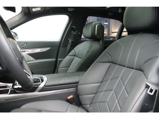 BMW i7 eDrive50 High Executive M Sport / Panoramadak / Stoelventilatie / Massagefunctie / Bowers & Wilki... ActivLease financial lease