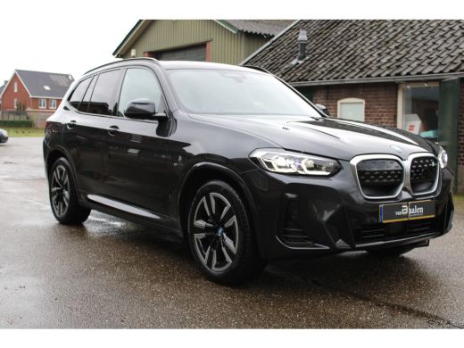 BMW iX3 M-SPORT 80 kWh SOh 100% PANO LEER PILOT ORG NL 23000KM!!! ActivLease financial lease