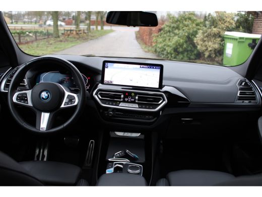 BMW iX3 M-SPORT 80 kWh SOh 100% PANO LEER PILOT ORG NL 23000KM!!! ActivLease financial lease