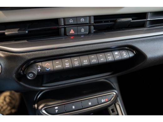 Fiat 600 1.2 Hybrid La Prima | Camera | Navigatie | Kunstlederen bekleding | Stoelverwarming | Climate Con... ActivLease financial lease